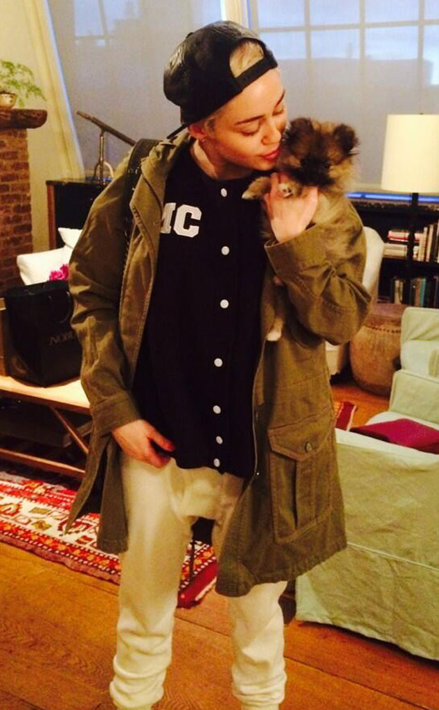 Miley Cyrus, Moonie, Twitter Miley Cyrus, Moonie, Twitter